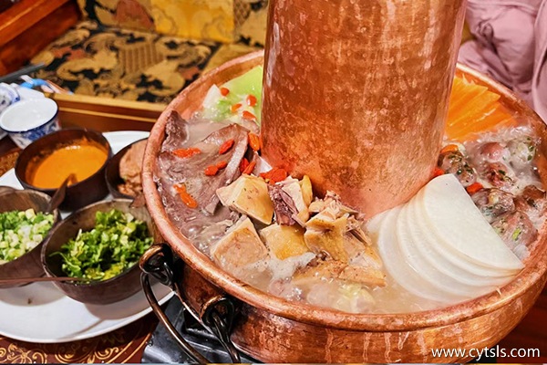 三個(gè)人4月到西藏旅游多少錢(qián)